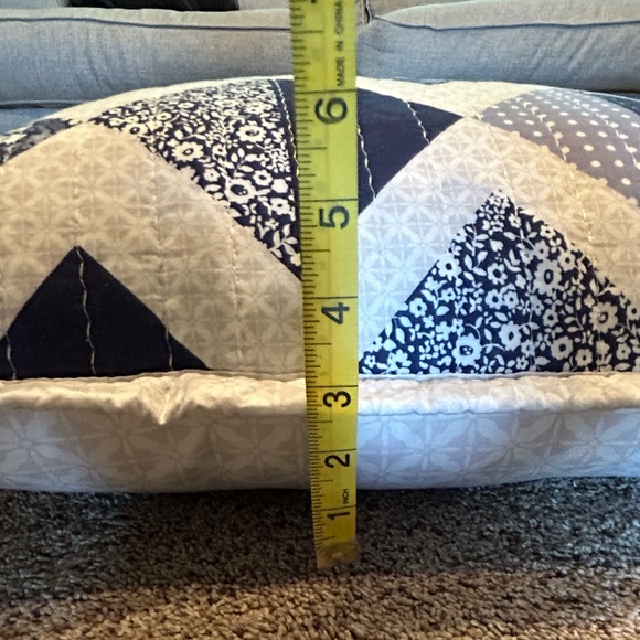 Rachel Ashwell The Farmhouse 22”x 22” Patchwork Down Alternative Pillow NEW - Picture 16 of 16